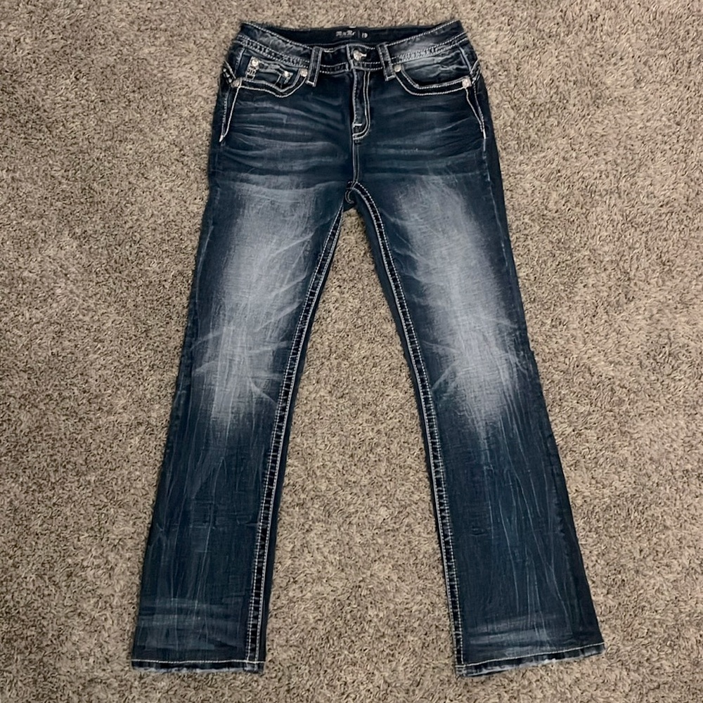 Miss Me Women’s Mid-Rise Bootcut jeans. Size 29